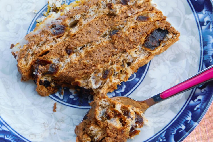 Експлозија од Вкусови: Торта со Урми и Чоколадо
